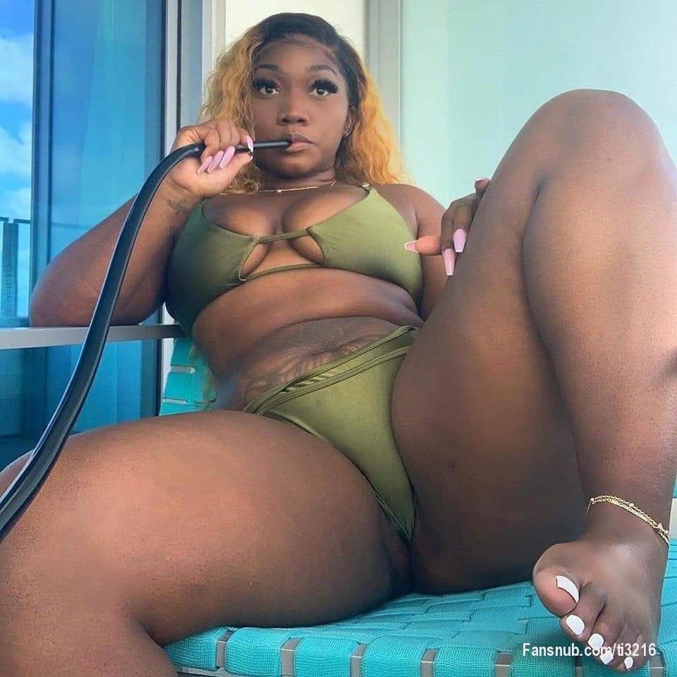 Bonjou tout moun, abònman ak paj Fansnub mwen an pou w ka pran plezi nan emisyon an dirèk sèlman.